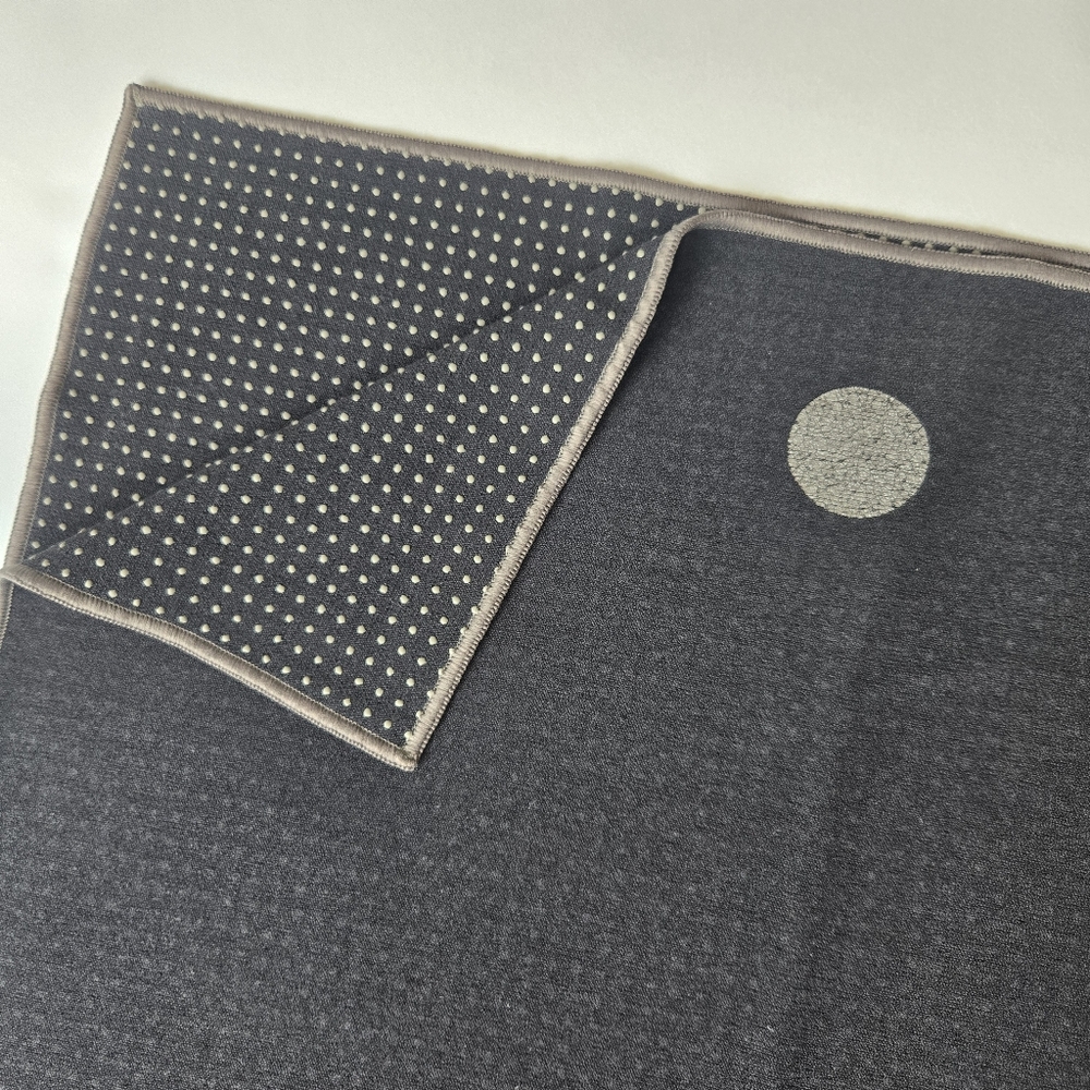 Manduka YOGITOES Black Yoga Mat Towel Skidless Non Skid Travel Pilates Rug Wrap